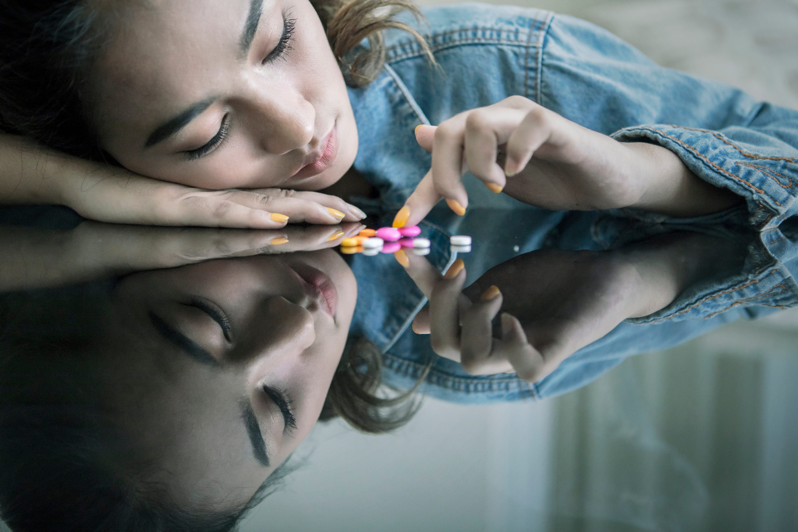 Ecstasy-Abhängigkeit: Frau zählt Pillen